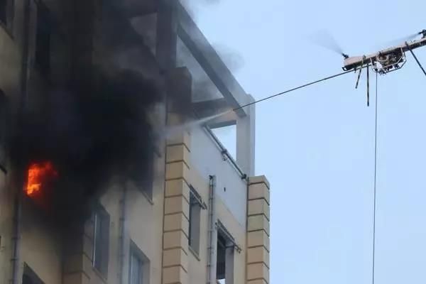 鄭州上演“無人機滅火”試驗，高層建筑救火老大難有望解決