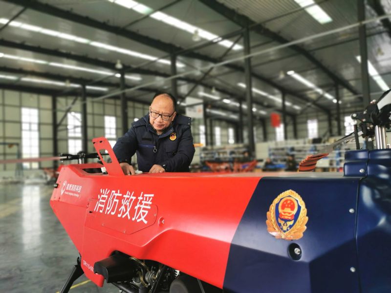 《河南日報》長篇報道獵鷹董事長張萬民 關注獵鷹裝備背后科研故事